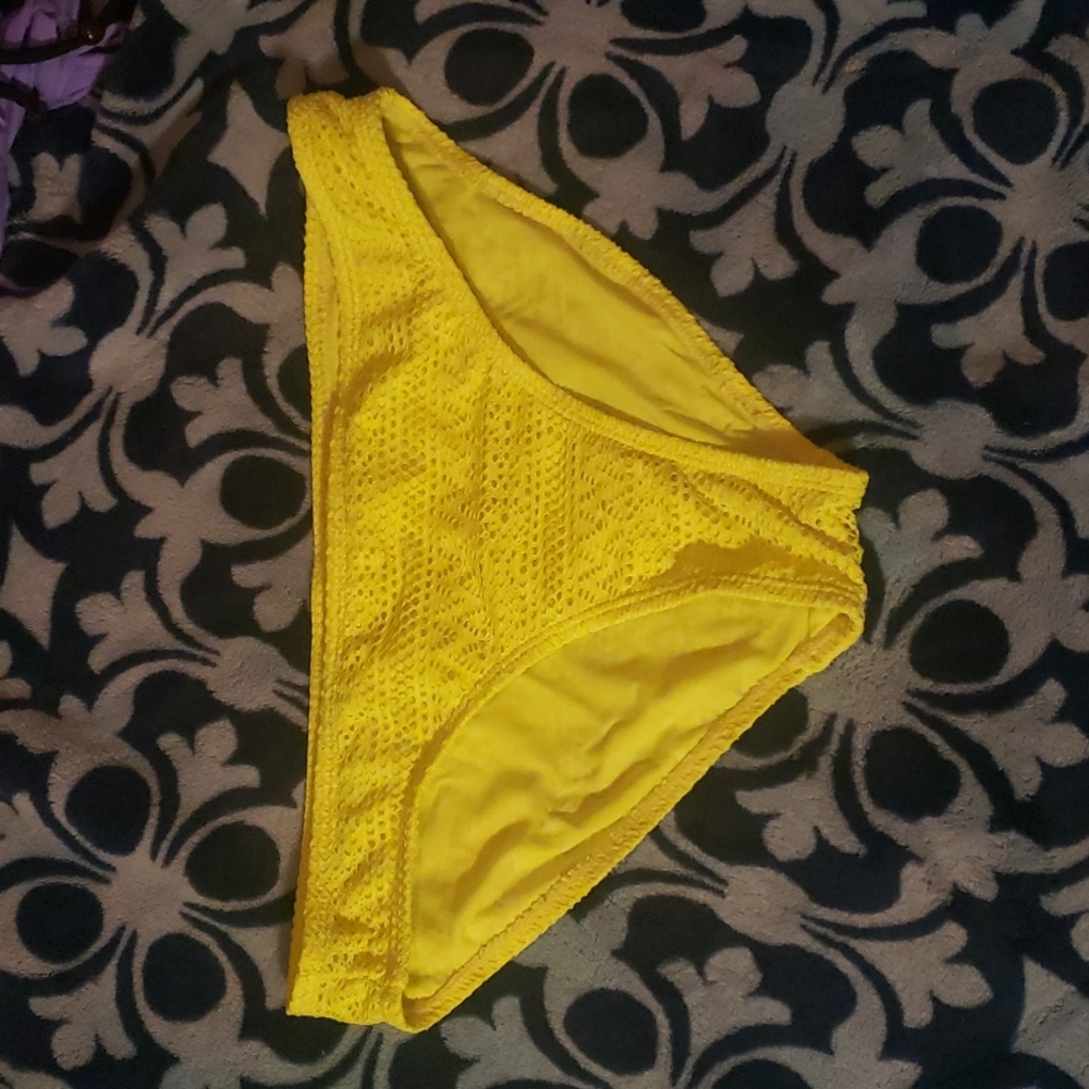 Size large bathing suit bottom